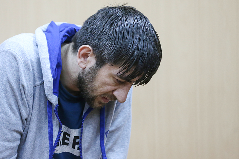 Дени Мирзоев, сбивший насмерть мотоциклиста на Кутузовском проспекте, во время рассмотрения ходатайства следствия об аресте в Тверском суде