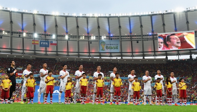 Сборная Испании потерпела поражение от команды Чили на чемпионате мира и лишилась шансов на выход из группы. Таким образом, чемпионы мира 2010 года сложили с себя звание сильнейших на планете. (с) Getty Images.