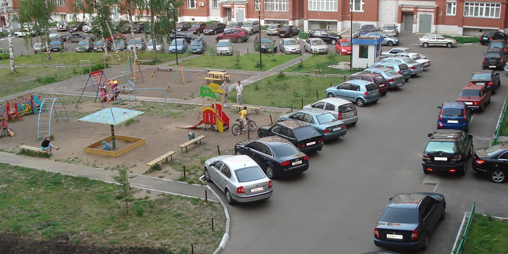В Москве предложили ограничить парковку во дворах жилых домов