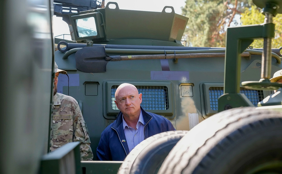 SenMarkKelly / Facebook (входит в корпорацию Meta, признана экстремистской и запрещена в России)