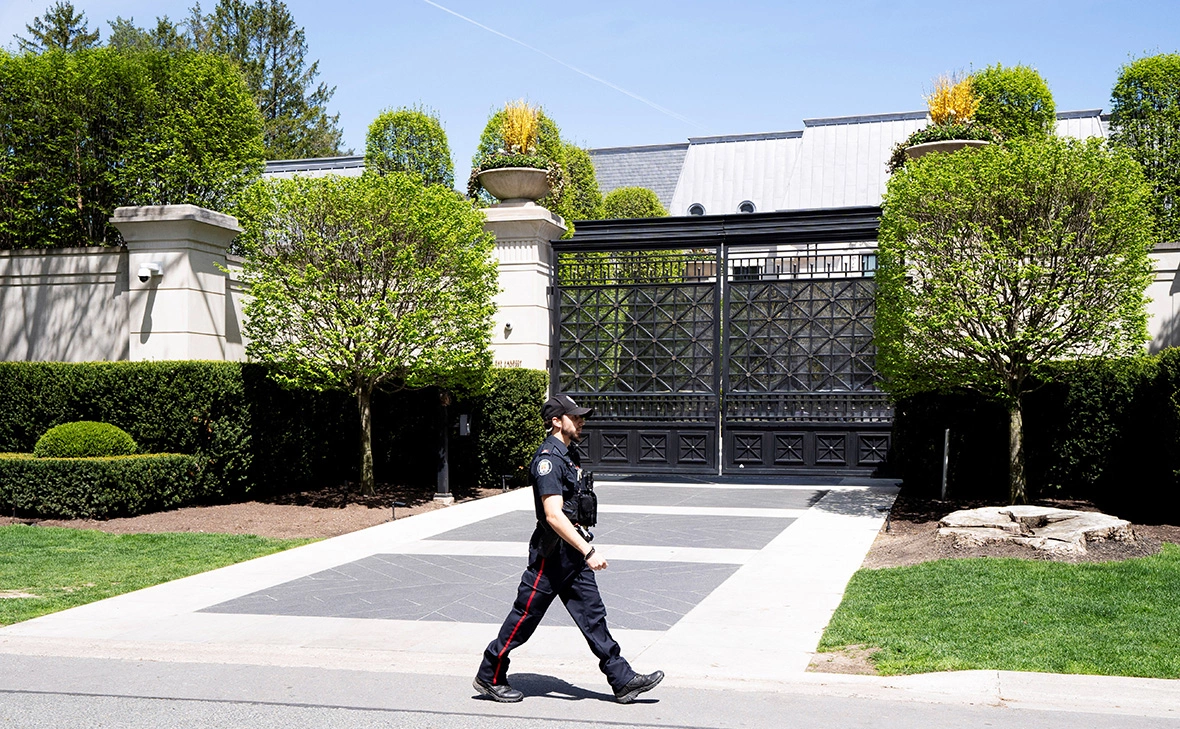 Arlyn McAdorey / Reuters