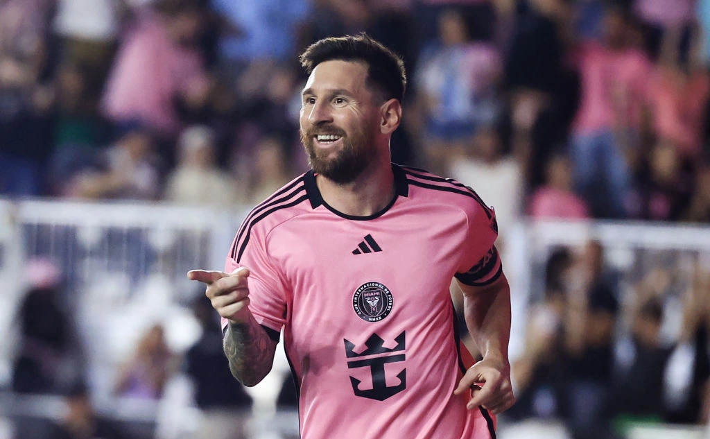 Carmen Mandato / Getty Images