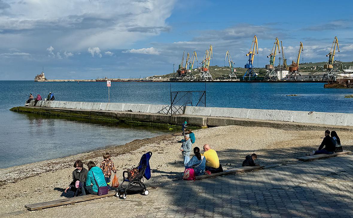 В Крыму четыре города и три района остались без света