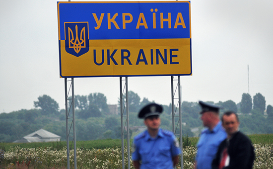 Дорожный знак у международного пункта пропуска через украинско-польскую границу &laquo;Угринов-Долгобичув&raquo;