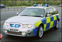 Английские полицейские перекрашивают автомобили