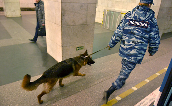 Полиция в метро Санкт-Петербурга


