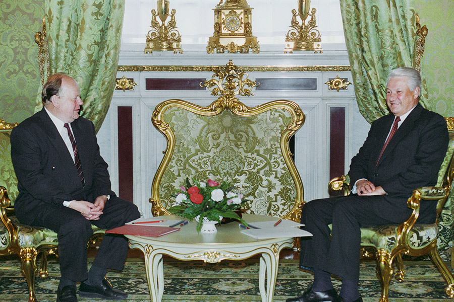 На фото слева направо: Станислав Шушкевич и Борис Ельцин, Москва, 19 августа 1993 года