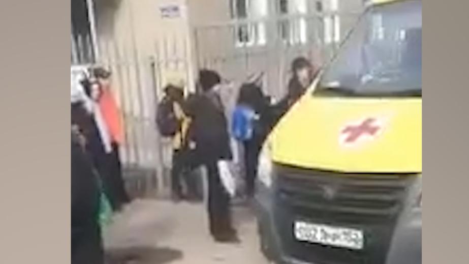 После нападения ученика с ножом в школе завели уголовное дело