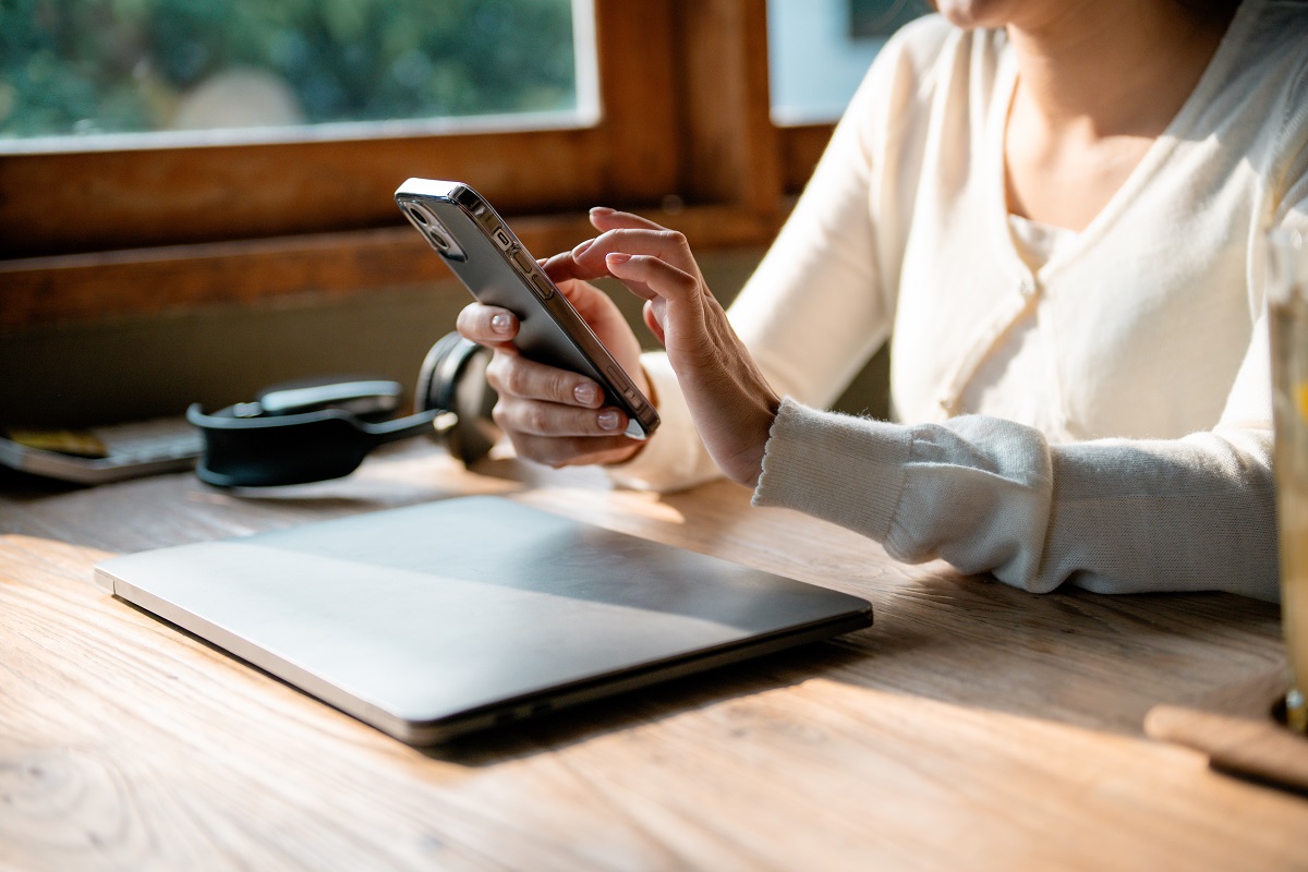 Само по себе наложение ареста на авансовые средства не блокирует использование услуг связи