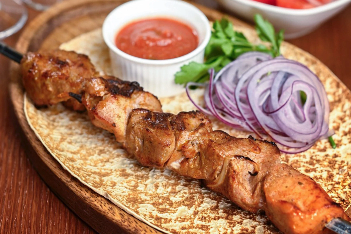Шашлык из свиной шеи в пивном маринаде