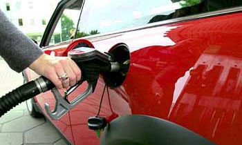 Госдума просит правительство стабилизировать цены на топливо