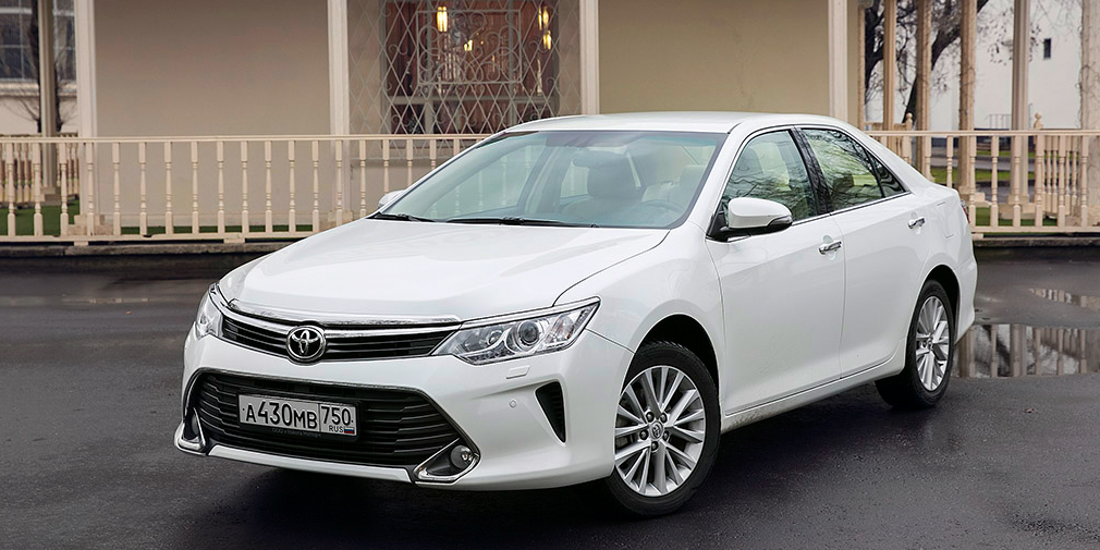 Toyota Camry

Популярный японский бизнес-седан Camry&nbsp;&mdash;&nbsp;отличный автомобиль для&nbsp;перепродажи. За первый квартал года таких моделей было продано&nbsp;16,1&nbsp;тыс. (+7% по&nbsp;сравнению&nbsp;с&nbsp;прошлым годом), и&nbsp;это третий результат. По статистике&nbsp;АЕБ, пользуются популярностью и&nbsp;новые Camry &ndash;&nbsp;6,6&nbsp;тыс. реализованных машин с&nbsp;января по&nbsp;март 2017&nbsp;г. и&nbsp;десятое место в&nbsp;топ-25.
