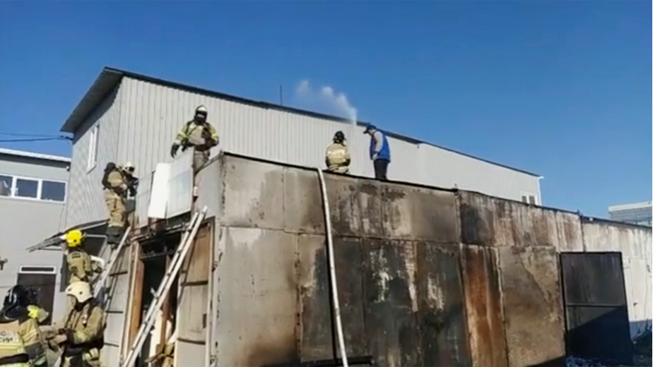 В Ростовской области произошел пожар на складах с пиротехникой