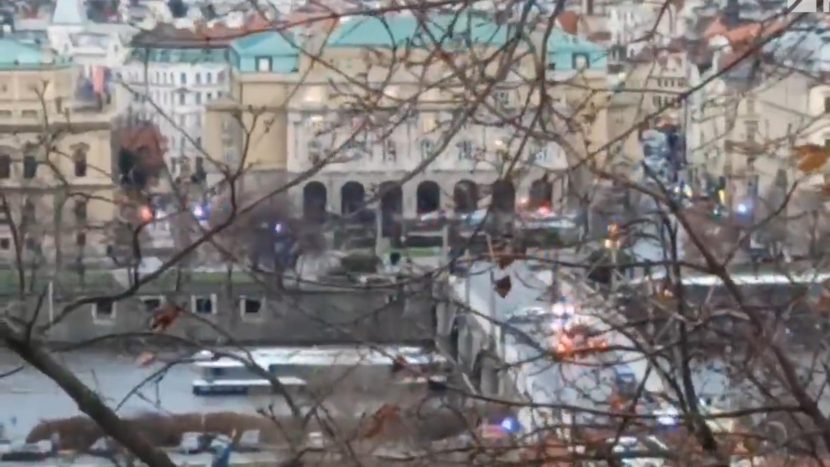 В результате стрельбы в университете в Праге погибли 10 человек