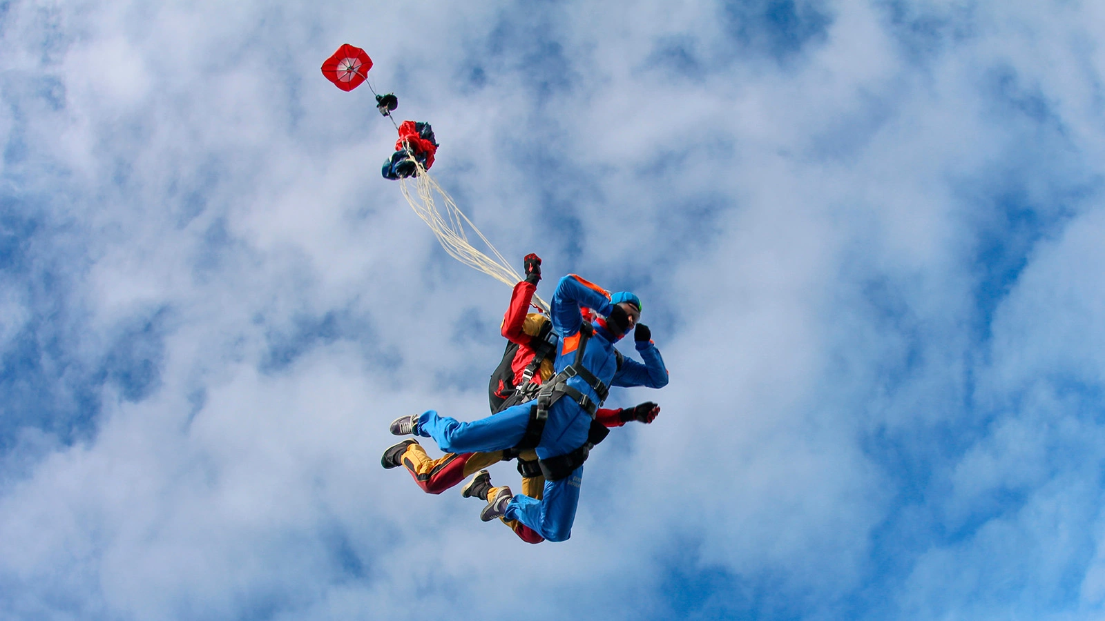 Мужчина выжил при падении с высоты 4,5 км без парашюта