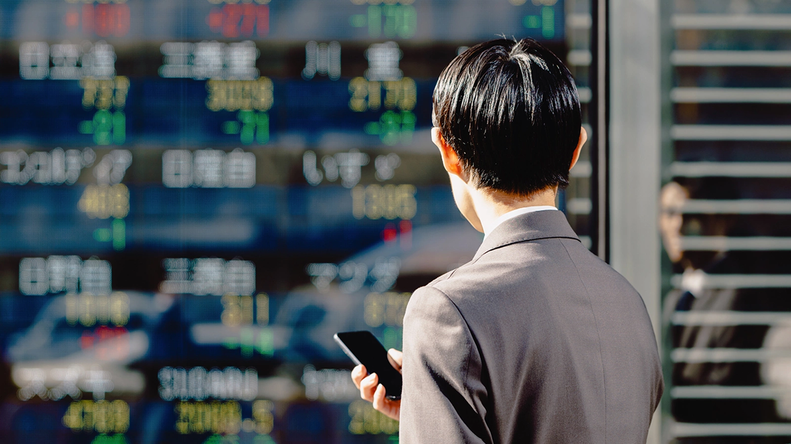 Японец 1600 раз за месяц позвонил в службу спасения и промолчал