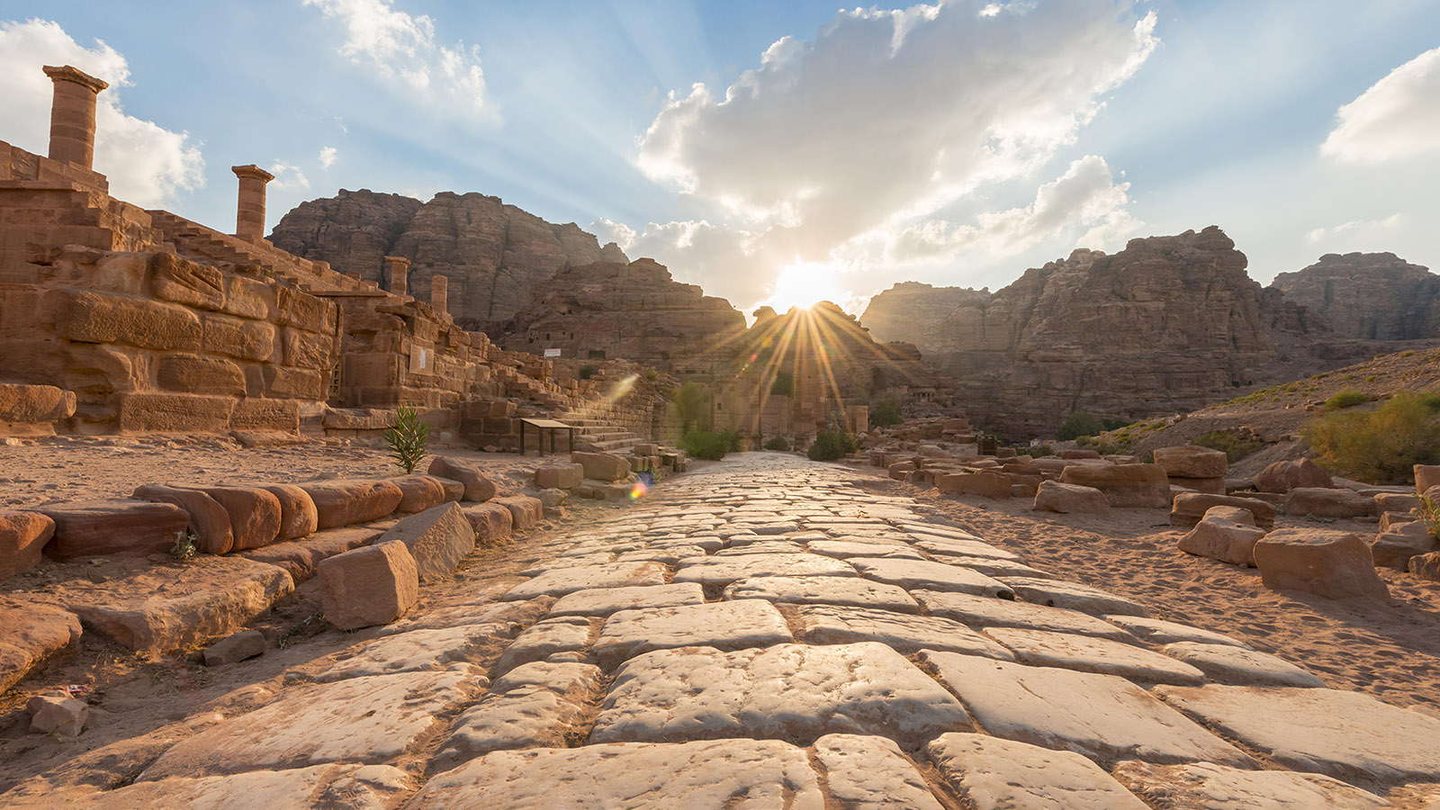 Дороги были ключевым инструментом управления гигантской империей