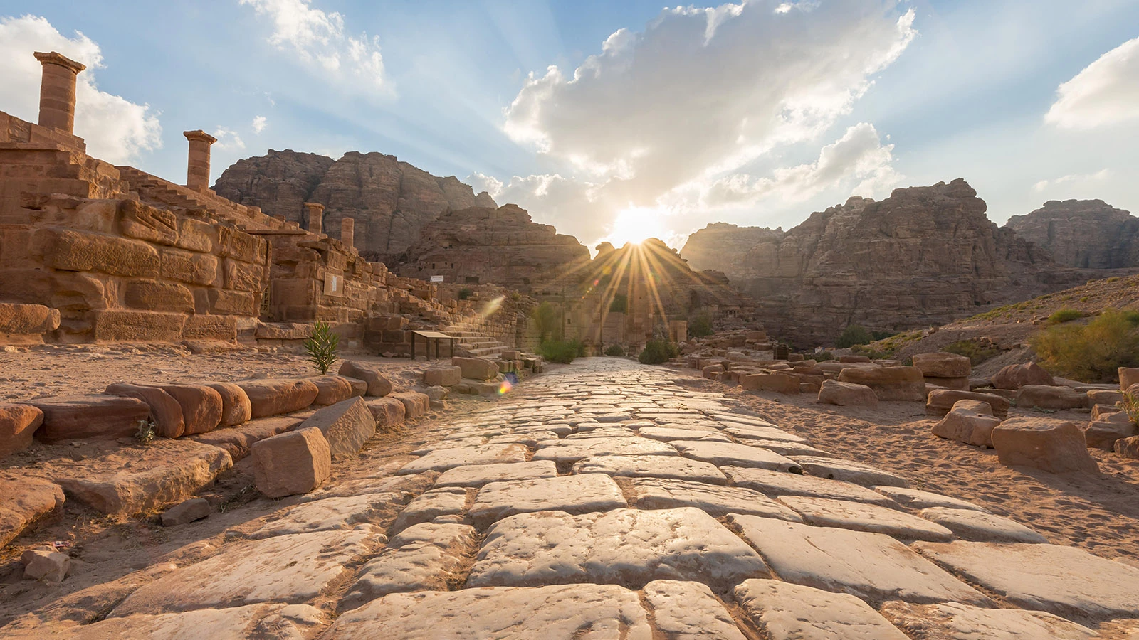 Дороги были ключевым инструментом управления гигантской империей