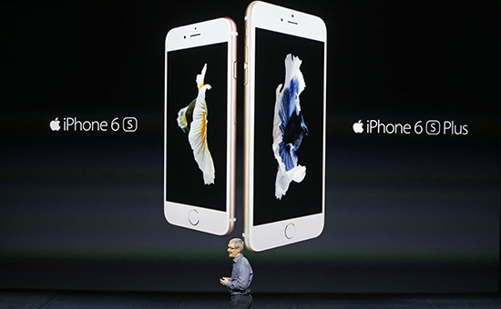Глава Apple Тим Кук представляет новый iPhone