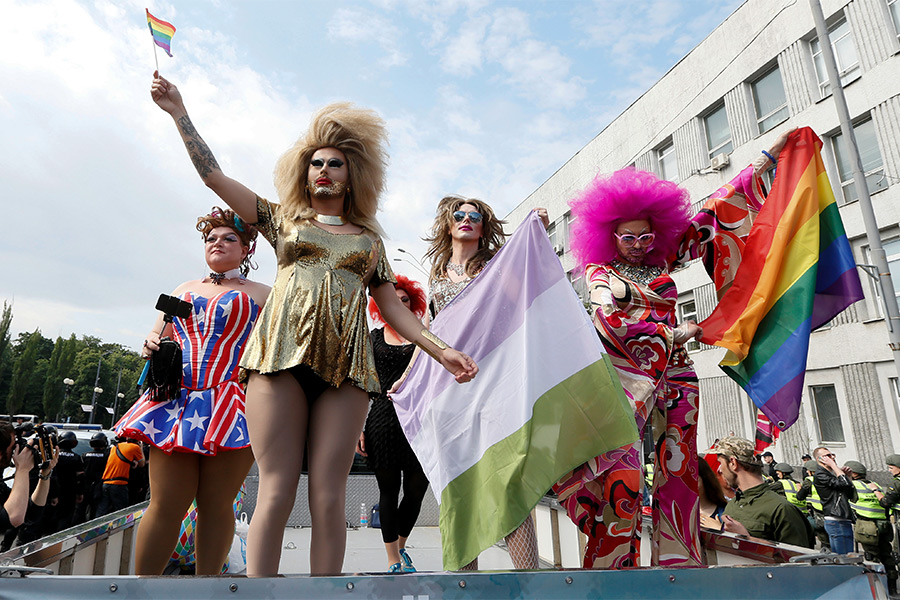 В Киеве неизвестные напали на участников гей-парада