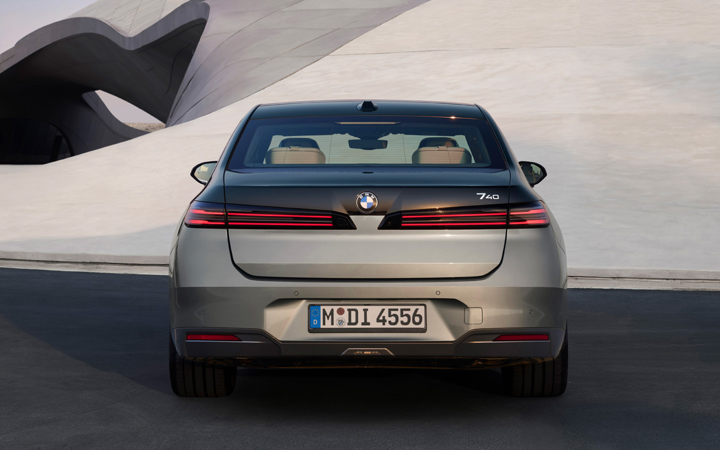 У BMW 7-Series&nbsp;&mdash; удлиненные фонари, которые так и &laquo;не срослись&raquo;