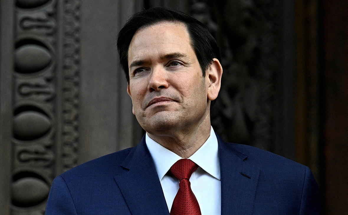 Julien de Rosa / Reuters