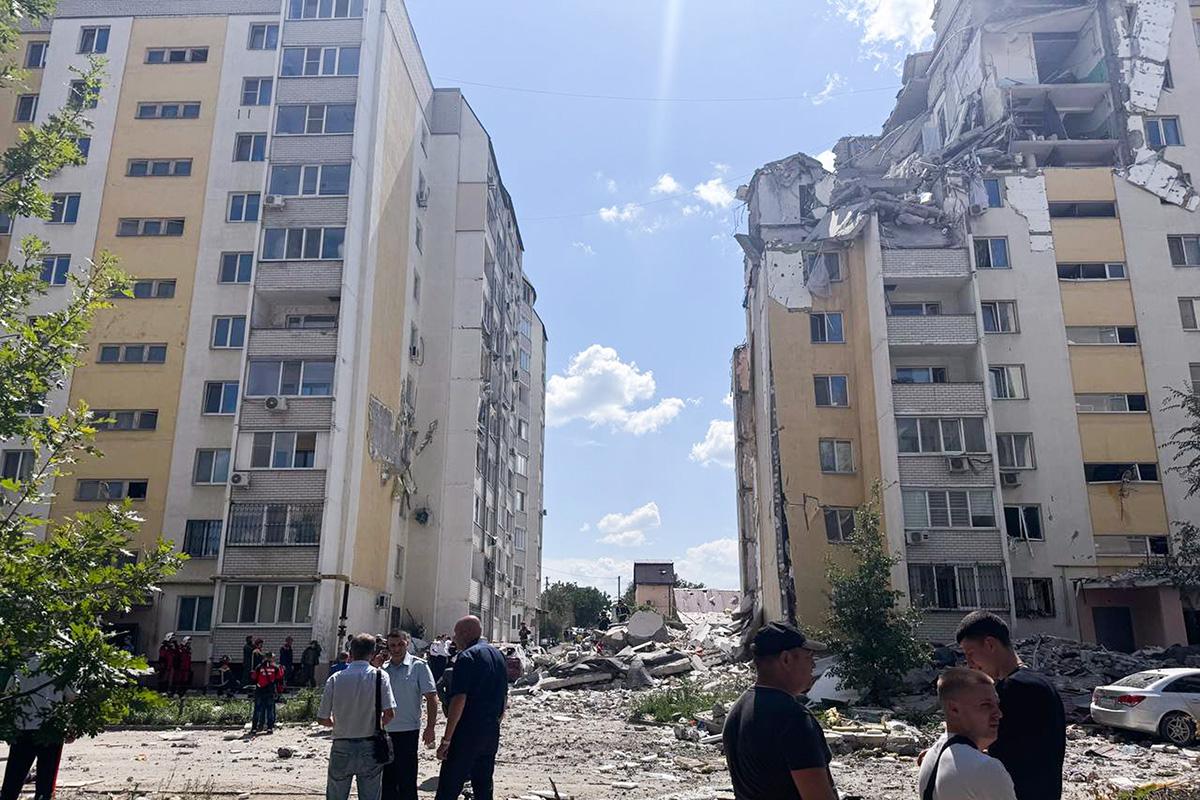Последствия взрыва в жилом доме в Саратове. 25.07.2025