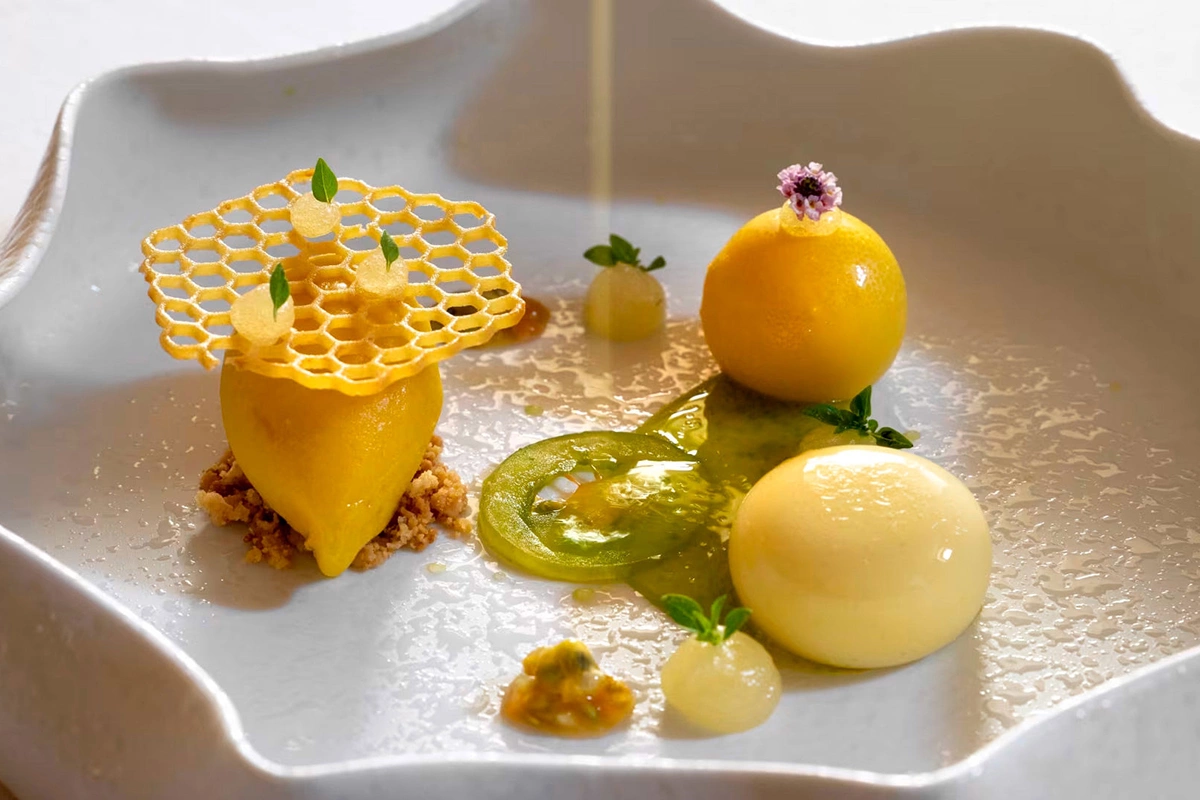 Манго с медом и зелеными помидорами