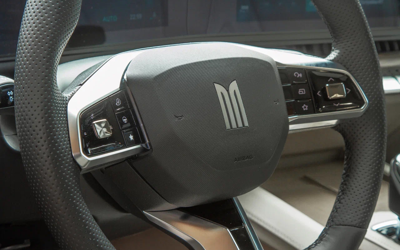 Как правило кнопка со звездочкой одна, а здесь две программируются под разные функции