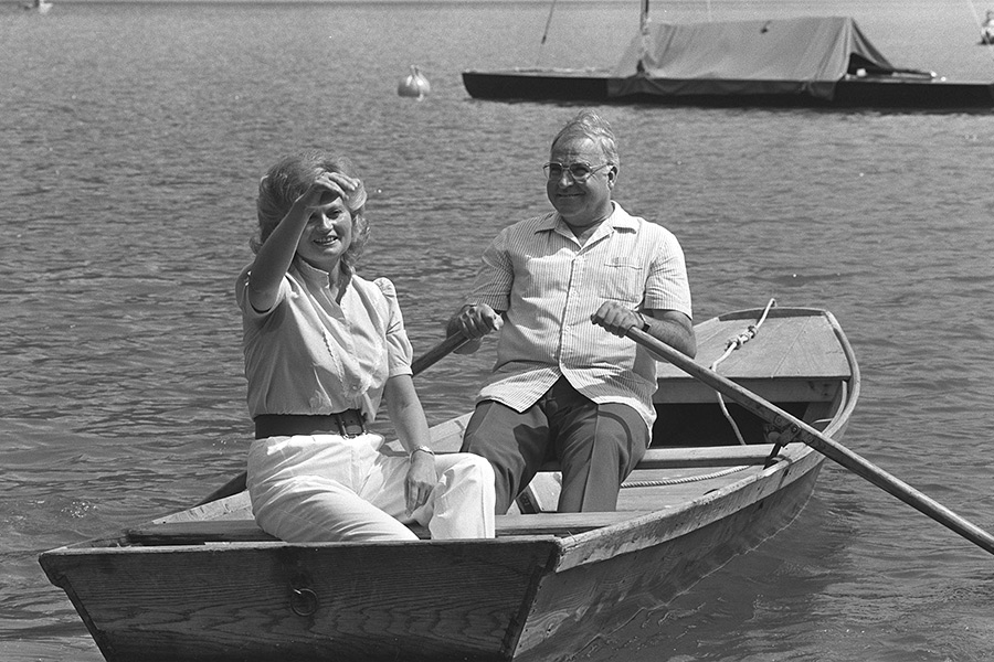 Канцлер Гельмут Коль на&nbsp;озере Вольфганг в&nbsp;Австрии со&nbsp;своей супругой Ханнелорой. 7 августа 1986&nbsp;года.