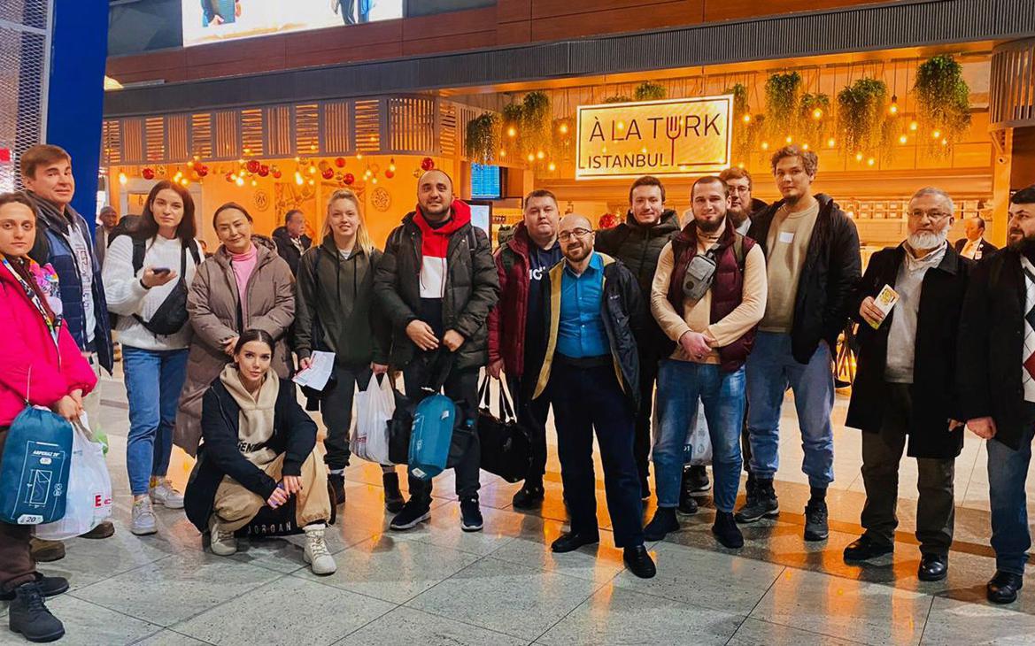 «Хлопал весь аэропорт»: волонтеры о работе на землетрясении в Турции