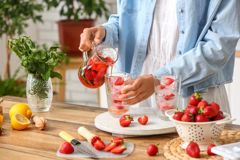 Обратите внимание на качество ваших ингредиентов: вода должна быть фильтрованная или даже минеральная, а фрукты и ягоды свежими