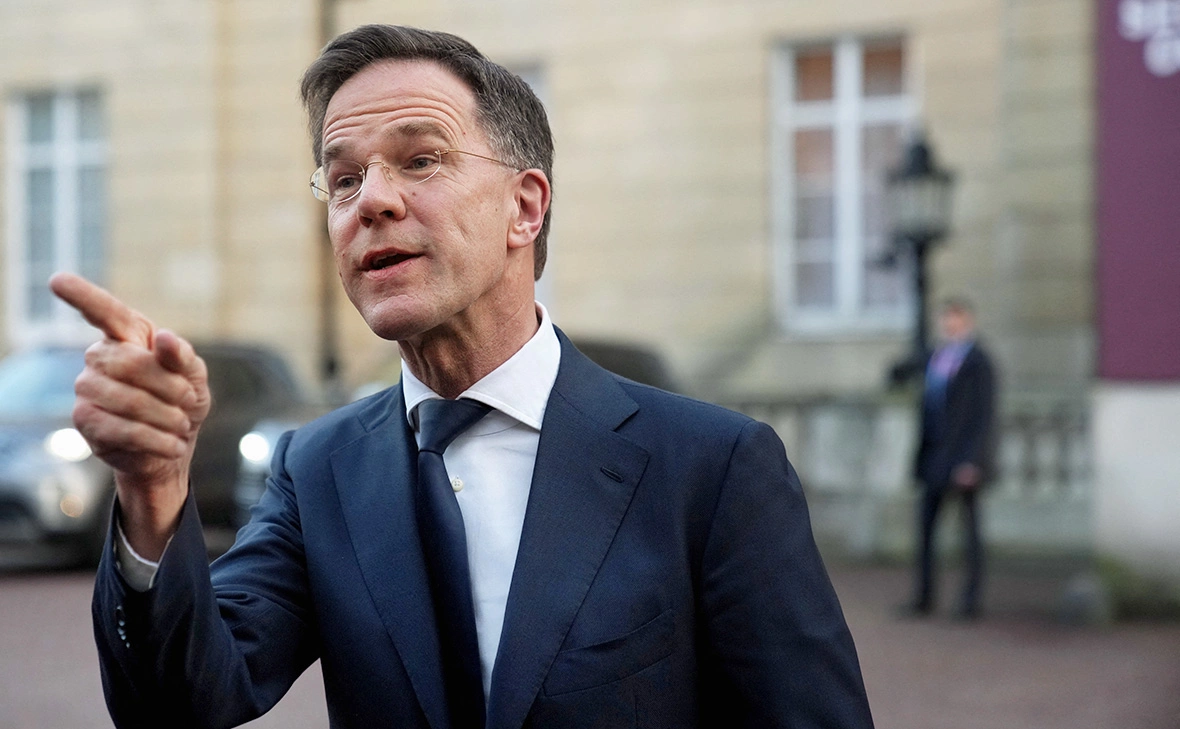 Christophe Ena / Reuters