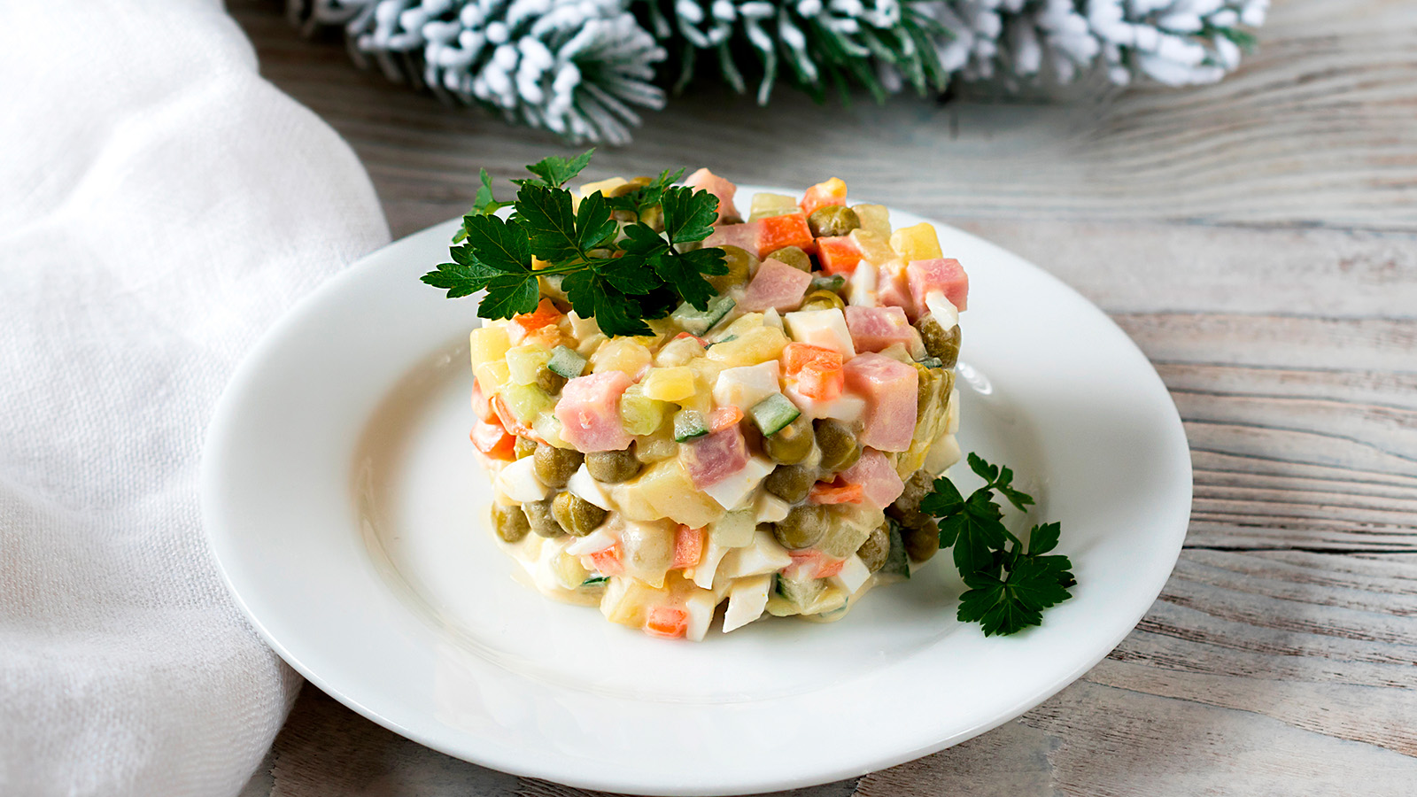 Диетолог назвала безопасный срок хранения оливье