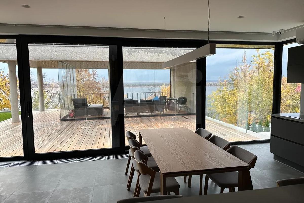 Как выглядят самые дорогие продающиеся в мегаполисах России дома