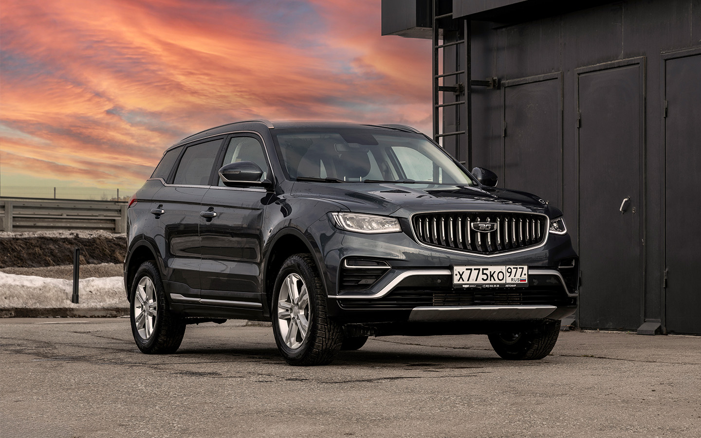 18-дюймовое «литье» появляется на обновленном Belgee X70 только в старшей комплектации Prestige. Доплатив до Prestige+, вы получите панорамную крышу