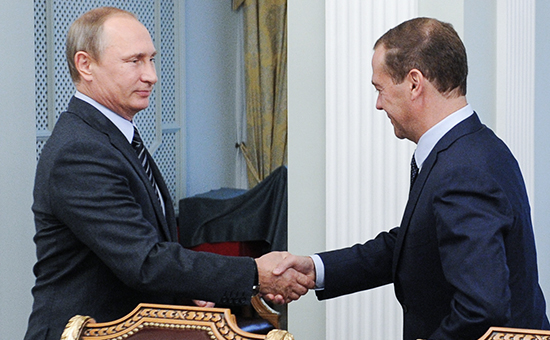Президент России Владимир Путин и премьер-министр России Дмитрий Медведев (слева направо). Архивное фото