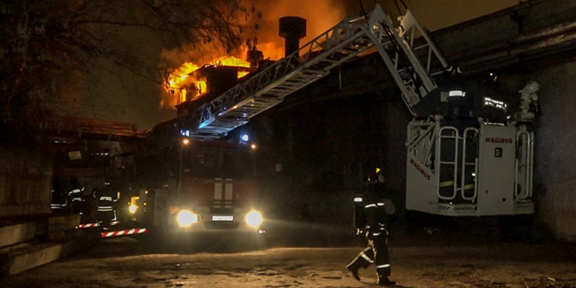 В московском автосервисе за ночь сгорело пять Mercedes Gelandewagen