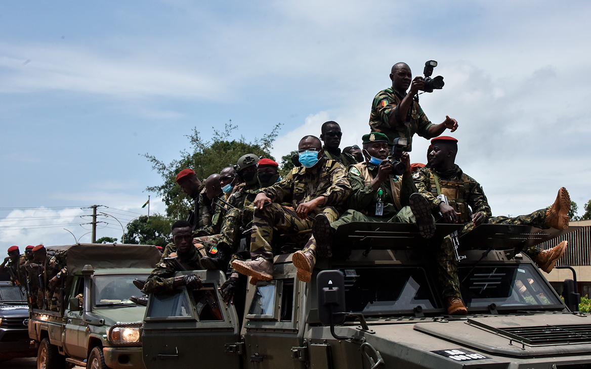 Захватившие президента Гвинеи мятежники приняли хартию переходного этапа