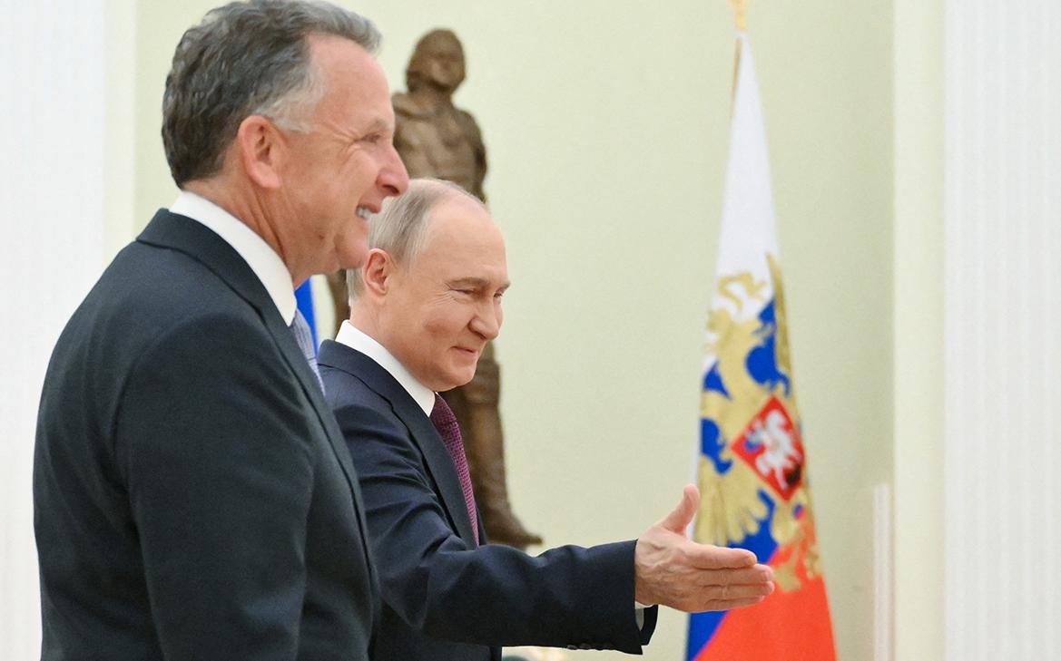 Bloomberg узнал, что Уиткофф пытался переубедить Путина насчет территорий