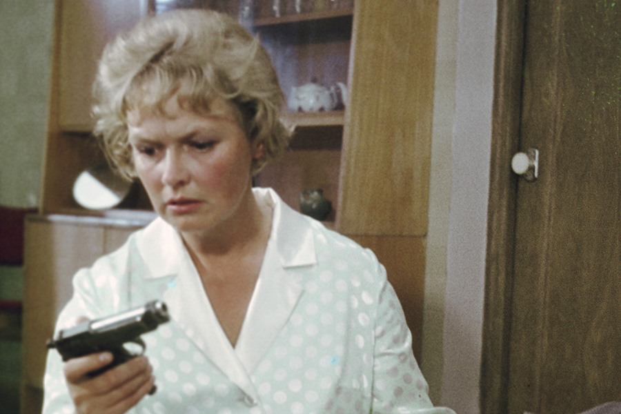 Актриса Нина Гребешкова на съемках кинофильма &laquo;Бриллиантовая рука&raquo; режиссера Леонида Гайдая, 1968 год