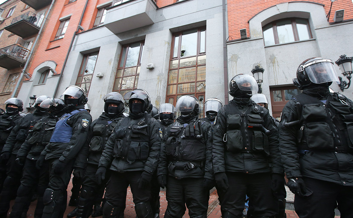 Полиция у здания Россотрудничества в Киеве