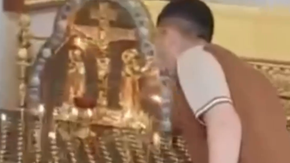 Задувшего свечи в храме гражданина Таджикистана задержали в Москве