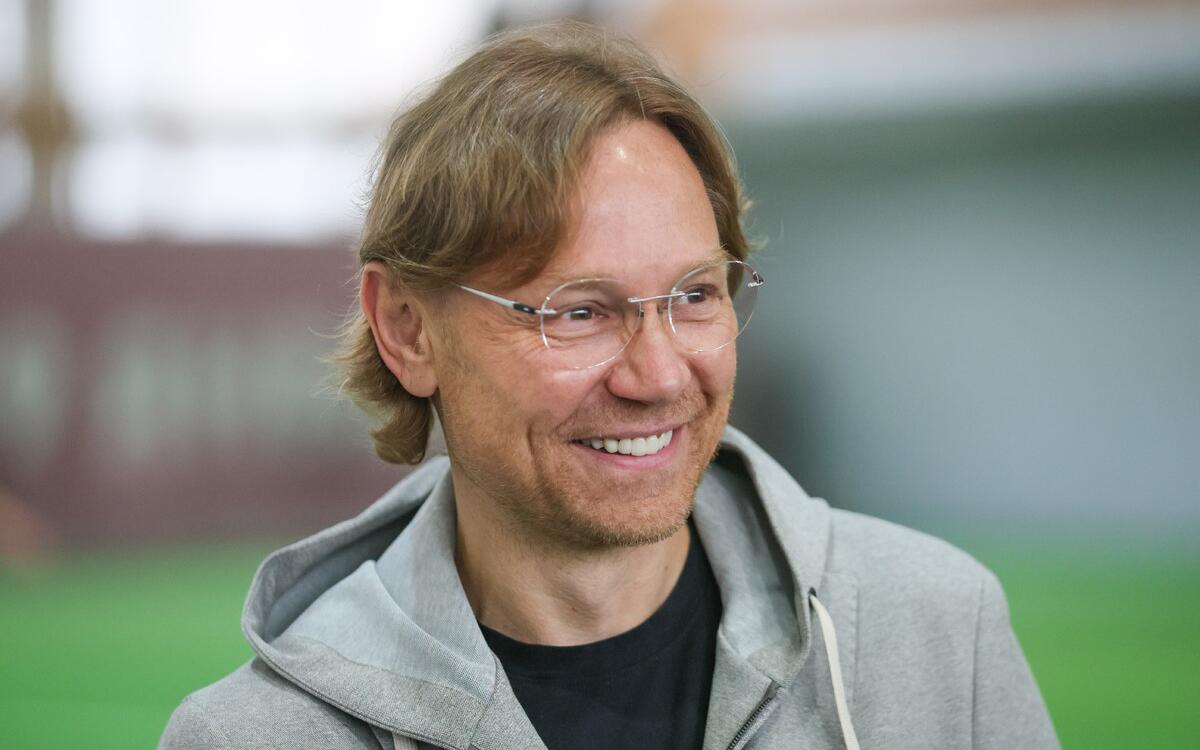 Валерий Карпин