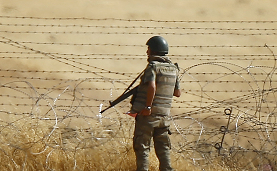 Турецкий военный на&nbsp;границе с&nbsp;Сирией. 2015 год