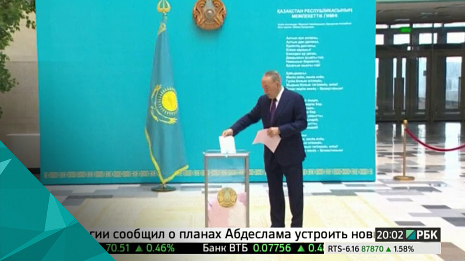 Назарбаев допустил изменение государственного строя Казахстана
Нурсултан Назарбаев допустил изменение государственного строя и конституции Казахстана. По его мнению, это стране необходимо. Властные полномочия могут быть перераспределены между президентом, правительством и парламентом, если на то будет воля народа, сказал Назарбаев.