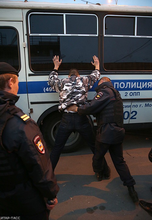 У метро "Пражская" в Москве прошли задержания националистов
