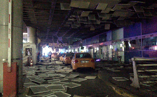 В аэропорту Ататюрк в&nbsp;Стамбуле, где&nbsp;произошли взрывы 28 июня 2016 года
