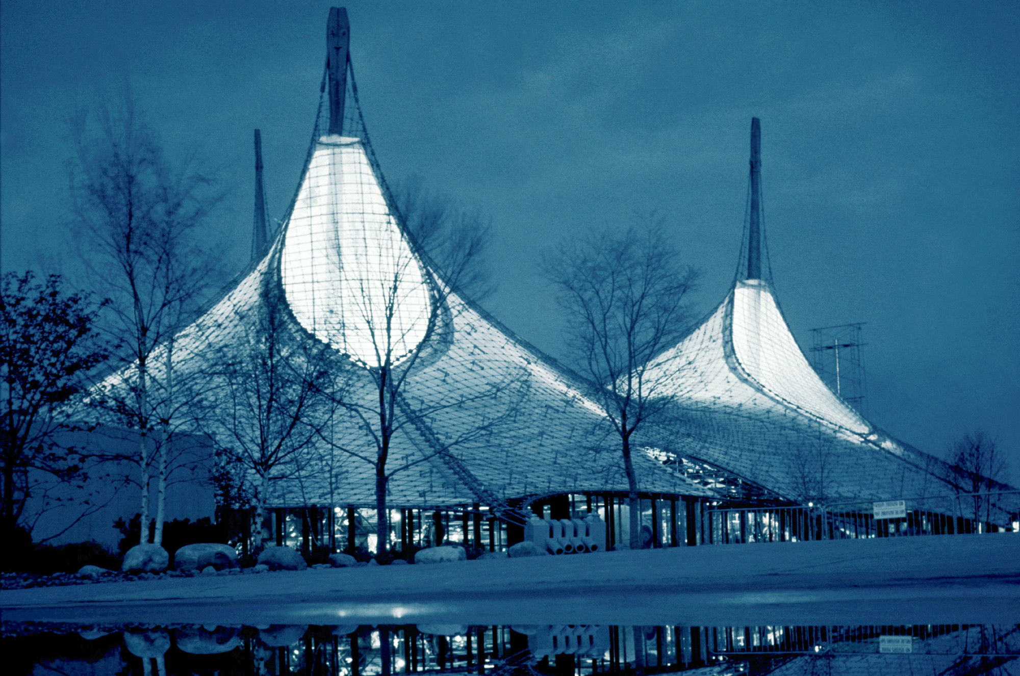 Безоговорочное международное признание пришло к архитектору за его павильон, представленный на Всемирной выставке 1967 года в Монреале. В 2017-м этой работе исполняется 50 лет
