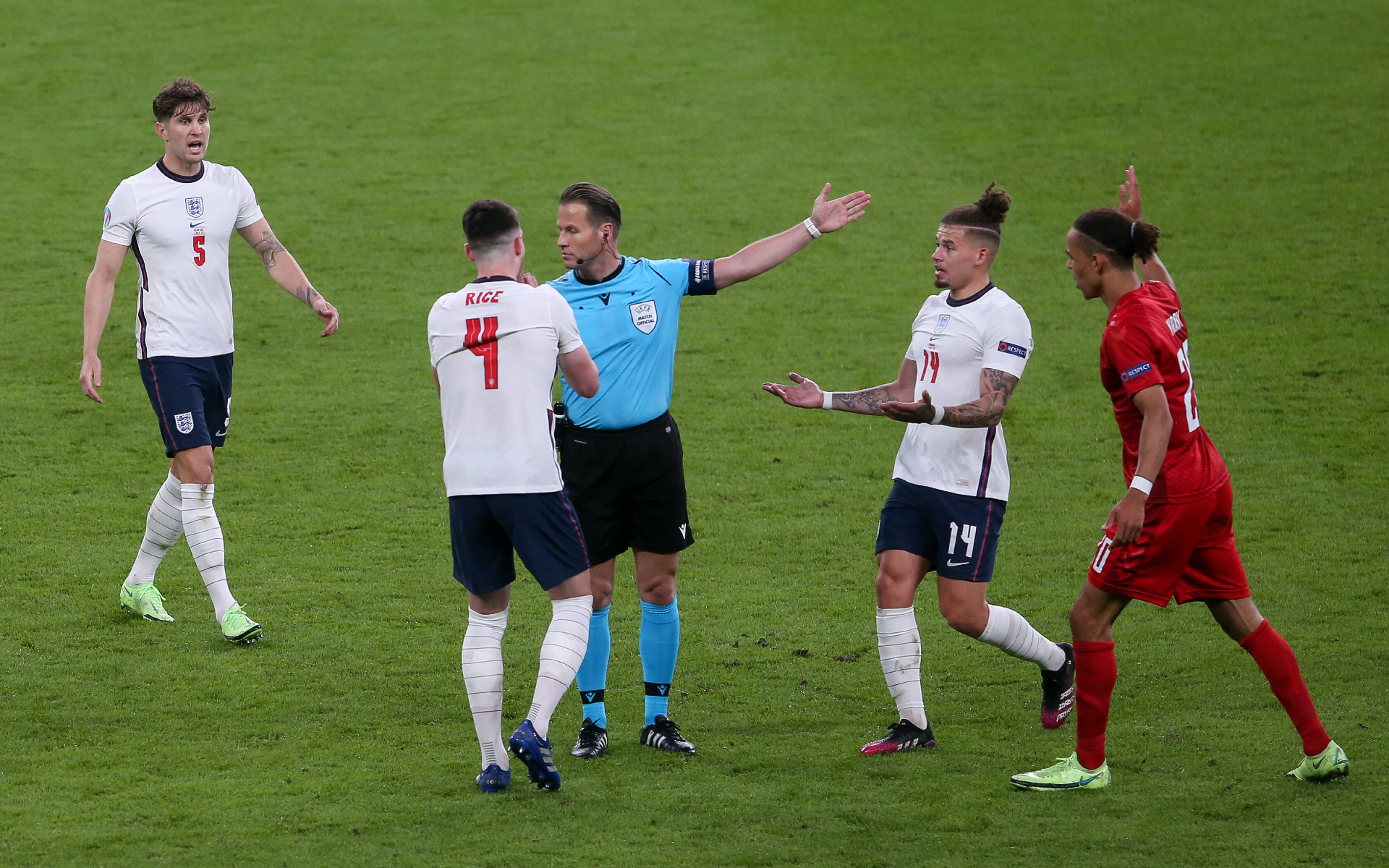 Сухина не согласился с решением по пенальти в игре Англия — Дания на Евро
